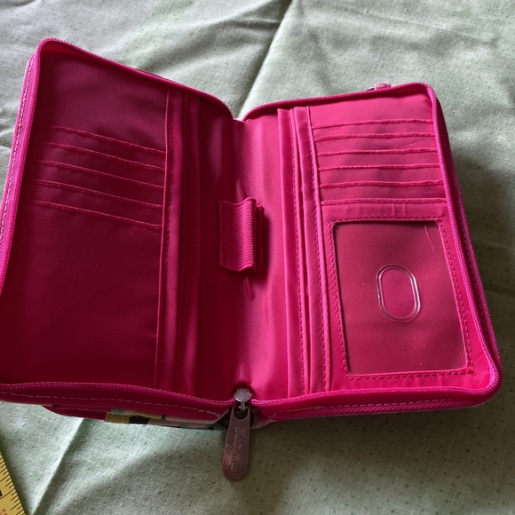 ThirtyOne Wallet has a hook you could add a wristlet strap - Picture 5 of 8